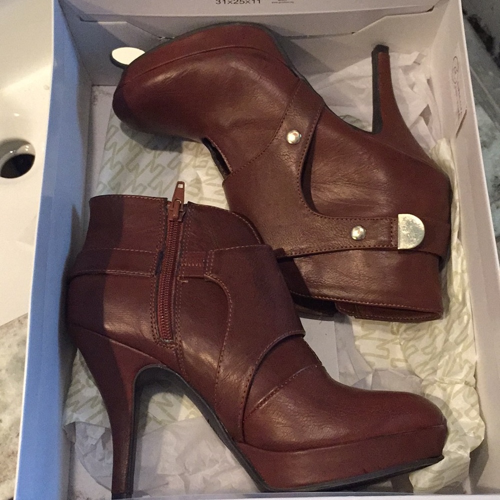 Unlisted booties Size 7